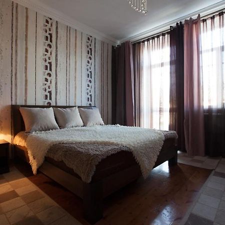 Apartments on Mustafa Ozturk Almaty Exterior foto