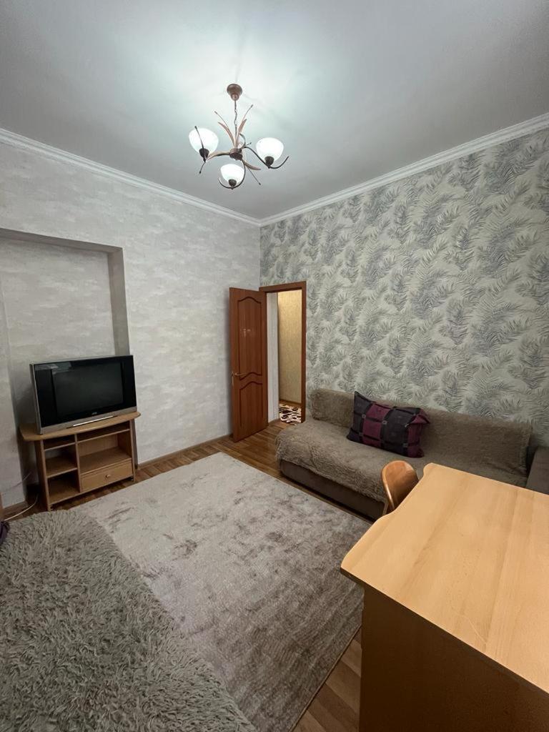 Apartments on Mustafa Ozturk Almaty Exterior foto